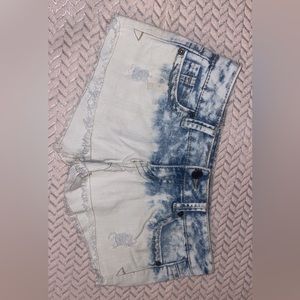 Two toned bleached booty shorts